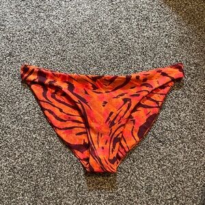 Skatie Cheryl Bottom in WILD